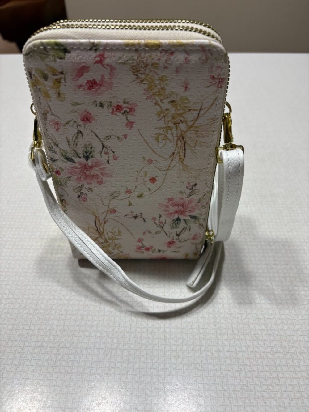 NWT Ch!c Unlimited Small Crossbody In Floral Print with many compartments - Picture 4 of 9